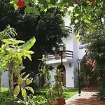 Apartamentos Frontera *