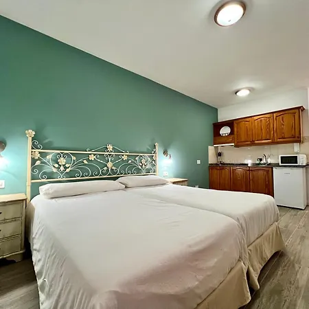 Apartamentos Frontera